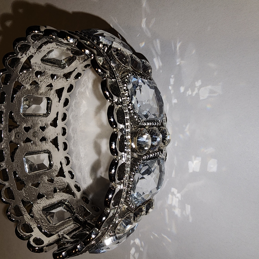 Elegant Silver Crystal Bracelet - Picture 4 of 6